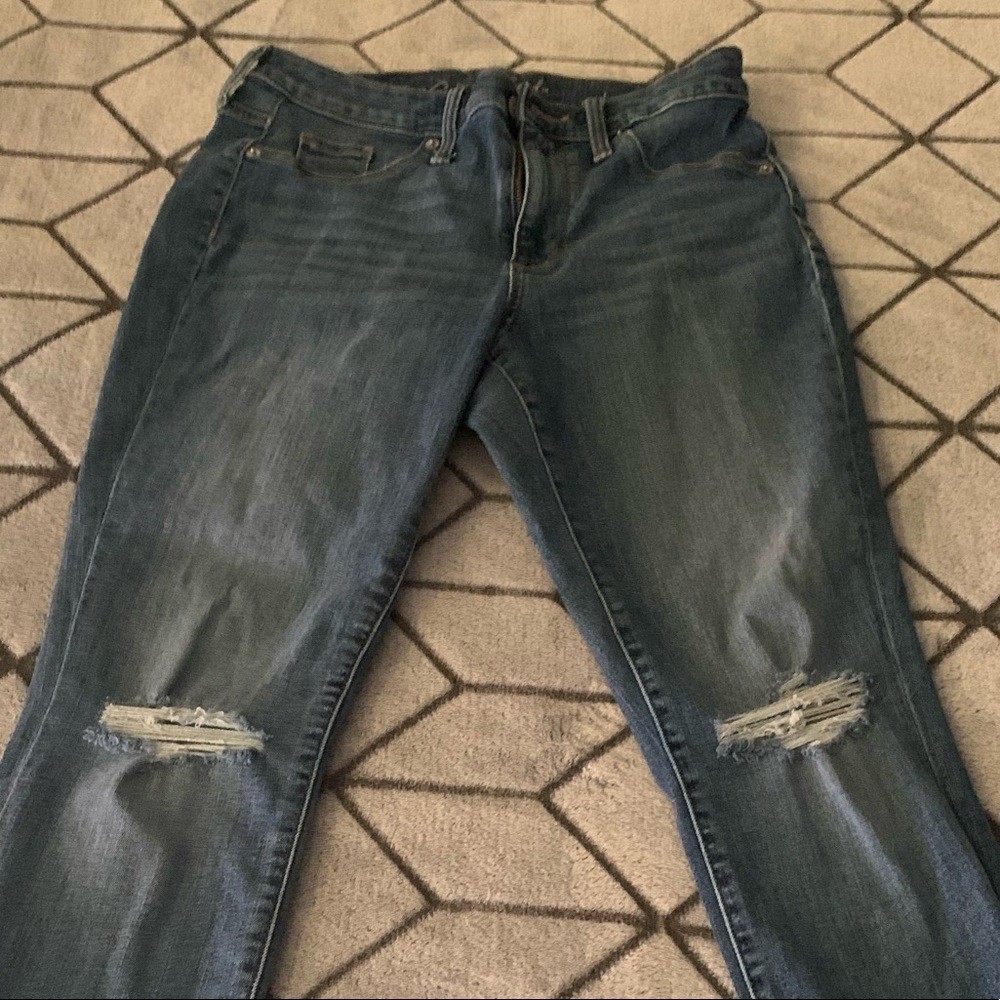 5 for $25– Universal Threads Distresses Blue Jeans